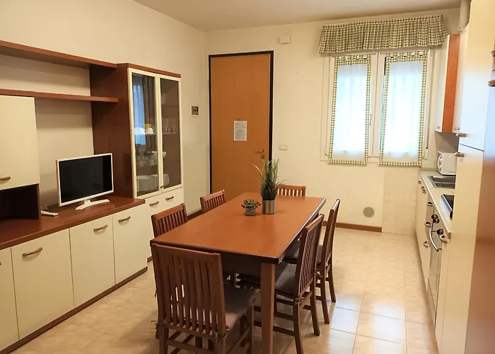 Trilocale Piano Terra Con Doppi Servizi Piazza Aurora Apartment *