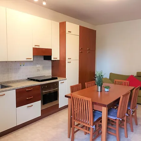 Apartament Trilocale Piano Terra Con Doppi Servizi Piazza Aurora *