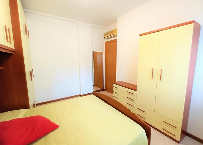 Trilocale Piano Terra Con Doppi Servizi Piazza Aurora *