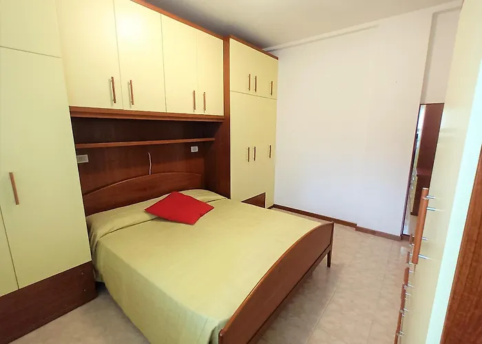 Trilocale Piano Terra Con Doppi Servizi Piazza Aurora *